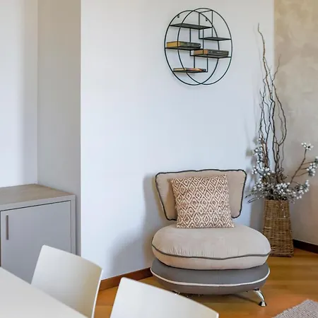 Apartment La Suites - By Myhomeincomo *